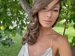 Myfreecams Live Sex Cam of Nikolle_01