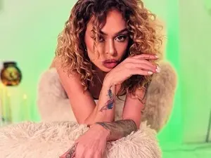 Myfreecams Live Sex Cam of Curlynatashaa