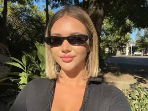 Myfreecams Best live sex cam show of HolyMeow