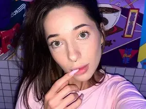 Myfreecams Adult Video Chat of NicolYves