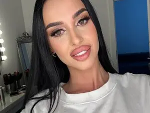 Myfreecams Sex Chat of KairaAndrews