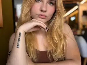 Myfreecams Live Sex Cam of ClassyCarrie