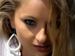 Myfreecams Live Sex Cam of Paulia