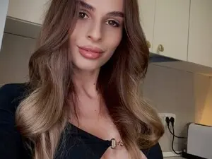 Myfreecams Watch Live Sex Cams of ElaraShine