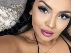 Myfreecams Adult Video Chat of AvelineNoir