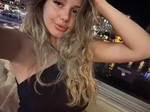Myfreecams Sex Chat of StrawberryHug