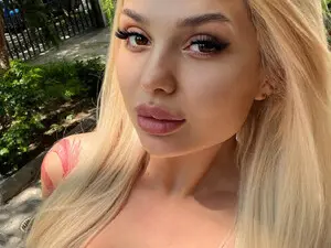 Myfreecams Live Sex Cam of KylieKroft
