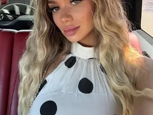 Myfreecams Live Sex of NicolleBlake