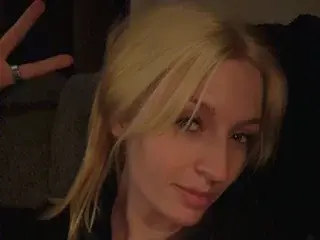 Streamate Live Sex of LunethMirelda