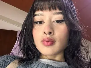 Streamate Sex Cam of MeliStrawberry77