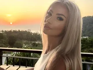 Streamate Live Porn of MarillynnMoon