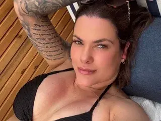 Streamate Nude Webcam of TheNaughtyMilfNextDoor