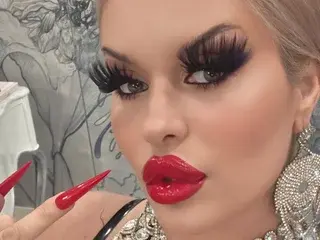 Streamate Live Sex Cam of DiamondDollXX