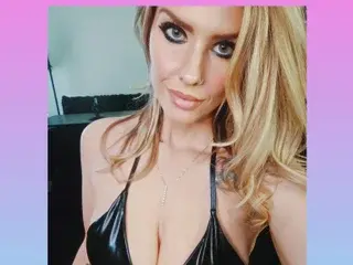 Streamate Live Sex Cam of Ellie_Conrad