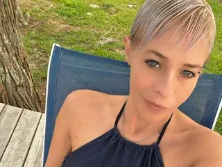 Streamate Live Sex Cam of thesexymilf22