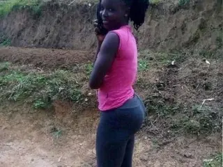 Streamate Sex Cam of Petite_ebony19
