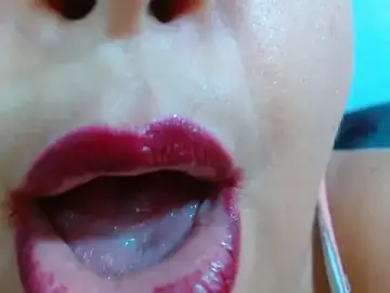 Stripchat Sex Cam of Kerly_Doll