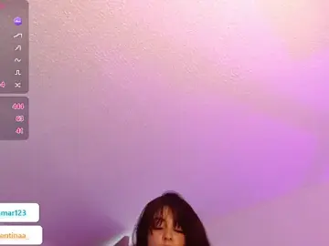 Stripchat Sex Cam of Layna_cold