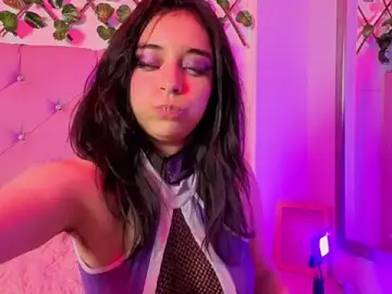 Stripchat Watch Live Sex Cams of Kira-Berry