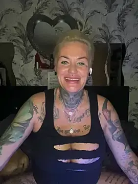 Stripchat Watch Live Sex Cams of InkedMissLaBaehm