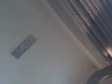 Stripchat Adult Webcam of Krismil3