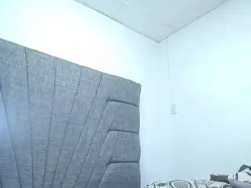 Stripchat Live Sex Cam of CrushOnMe_