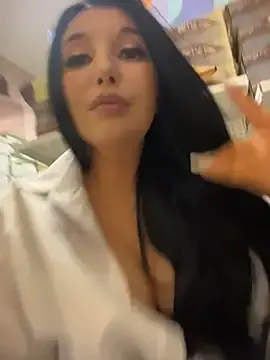 Stripchat Free Porn Cam of Tisha_Busty