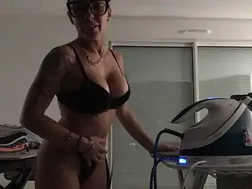 Stripchat Nude Webcam of claraxloveuse
