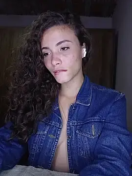 Stripchat Free Porn Cam of PocaHontas2026