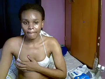 Stripchat Watch Live Sex Cams of Queen_petite_