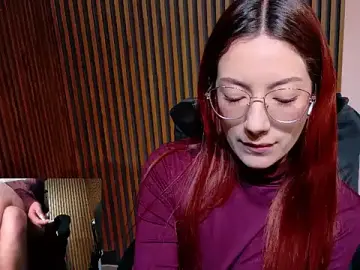 Stripchat Live Sex Cam of MissOffice_