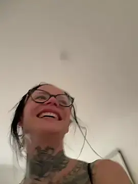 Stripchat Adult Webcam of SkinnyLilly