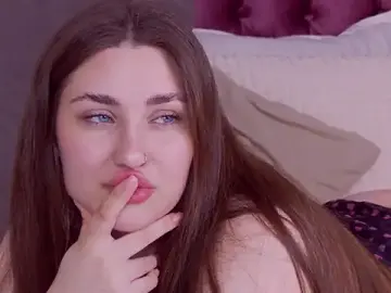 Stripchat Free Porn Cam of KiraBarlows