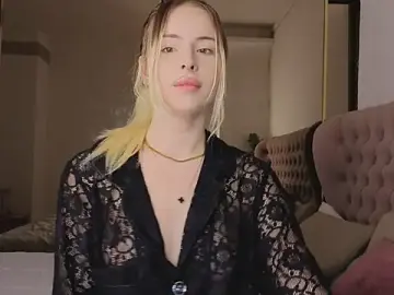 Stripchat Live Sex Cam of Bella_crazyy