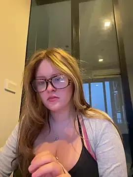 Stripchat Free Porn Cam of cherryrosealiee
