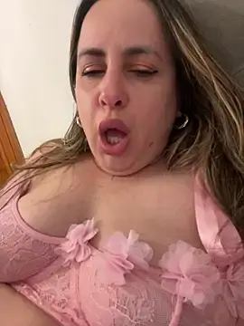 Stripchat Adult Webcam of laarti