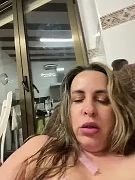 Stripchat Adult Webcam of laarti