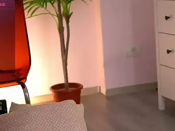 Stripchat Live Sex Cam of AryaTemptresss