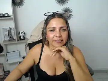 Stripchat Live Sex Cam of cum_bigass