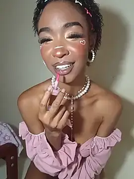 Stripchat Adult Webcam of TinnaNoir