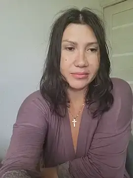 Stripchat Live Sex Cam of ROXOLANAA_SEXY
