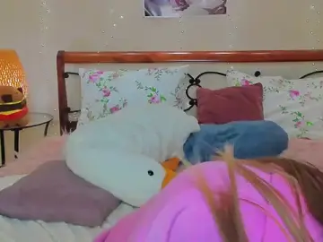 Stripchat Live Sex Cam of miya_soft