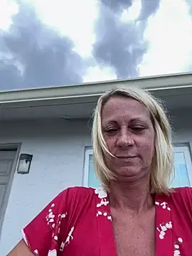 Stripchat Free Porn Cam of TiffaneyLove