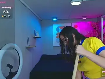 Stripchat Sex Cam of Veronica_miiller
