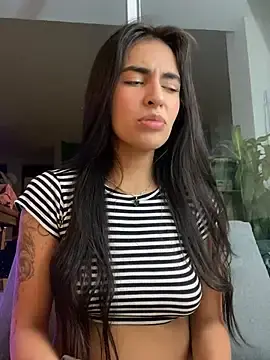 Stripchat Sex Cam of DaphneUwu