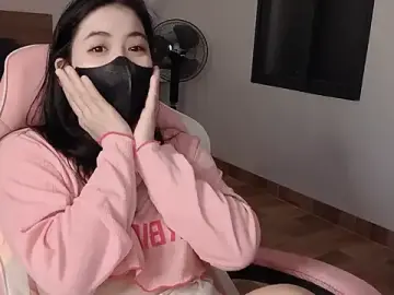 Stripchat Sex Cam of Elly_Lynh