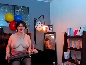 Stripchat Live Sex Cam of Samantha_mature56