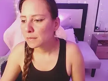 Stripchat Live Sex of camila_delarosa