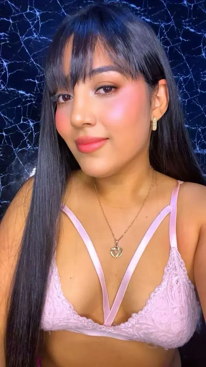 TheSexyLaura