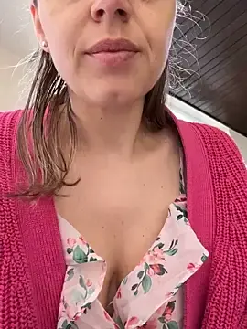 Stripchat Live Porn of ladywithbigass